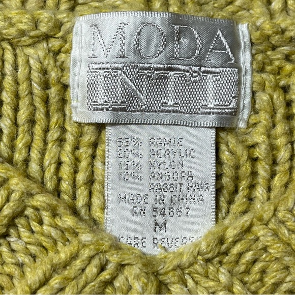 Moda Intl Sweater Women’s Medium Cable knit‎ Butter Yellow Angora Blend - Picture 2 of 7